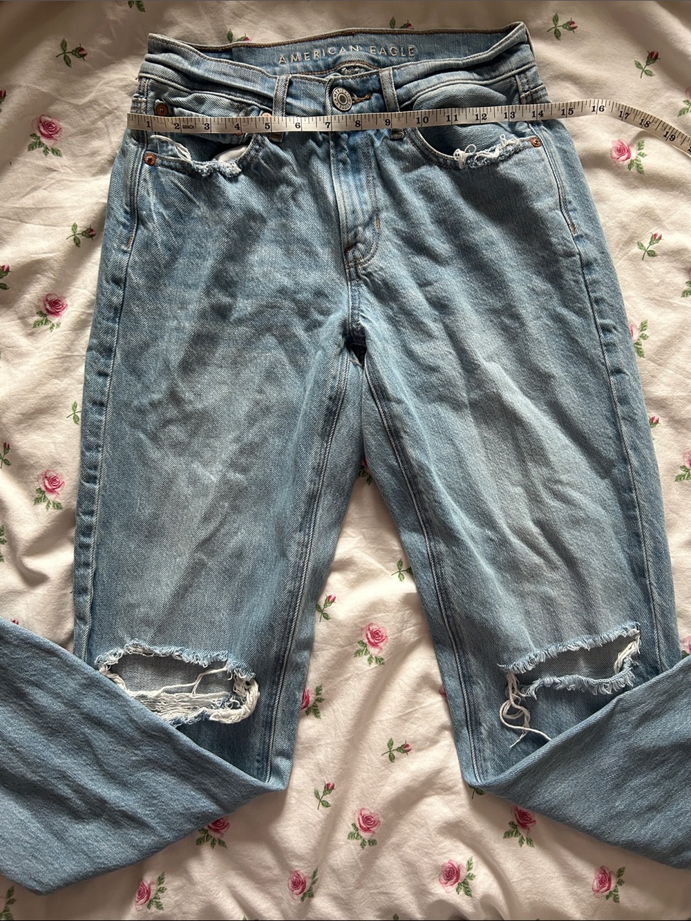 American Eagle Outfitters light wash distressed 90’s straight fit jeans